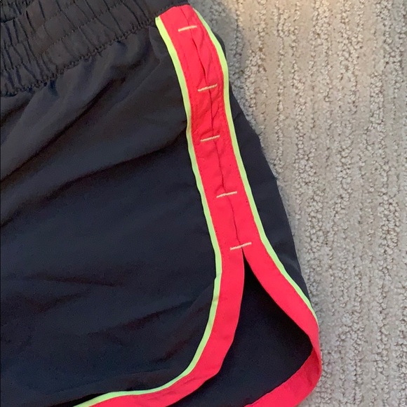 Gray running shorts - Picture 2 of 4